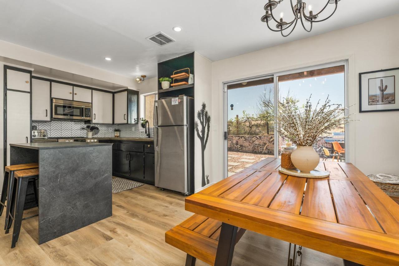 Vila Hot Tub, Games, King Bed, Fire Pit, Bbq Grill, Minutes From National Park And Views Joshua Tree Exteriér fotografie